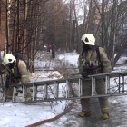 В Архангельске снова горел нежилой деревянный дом